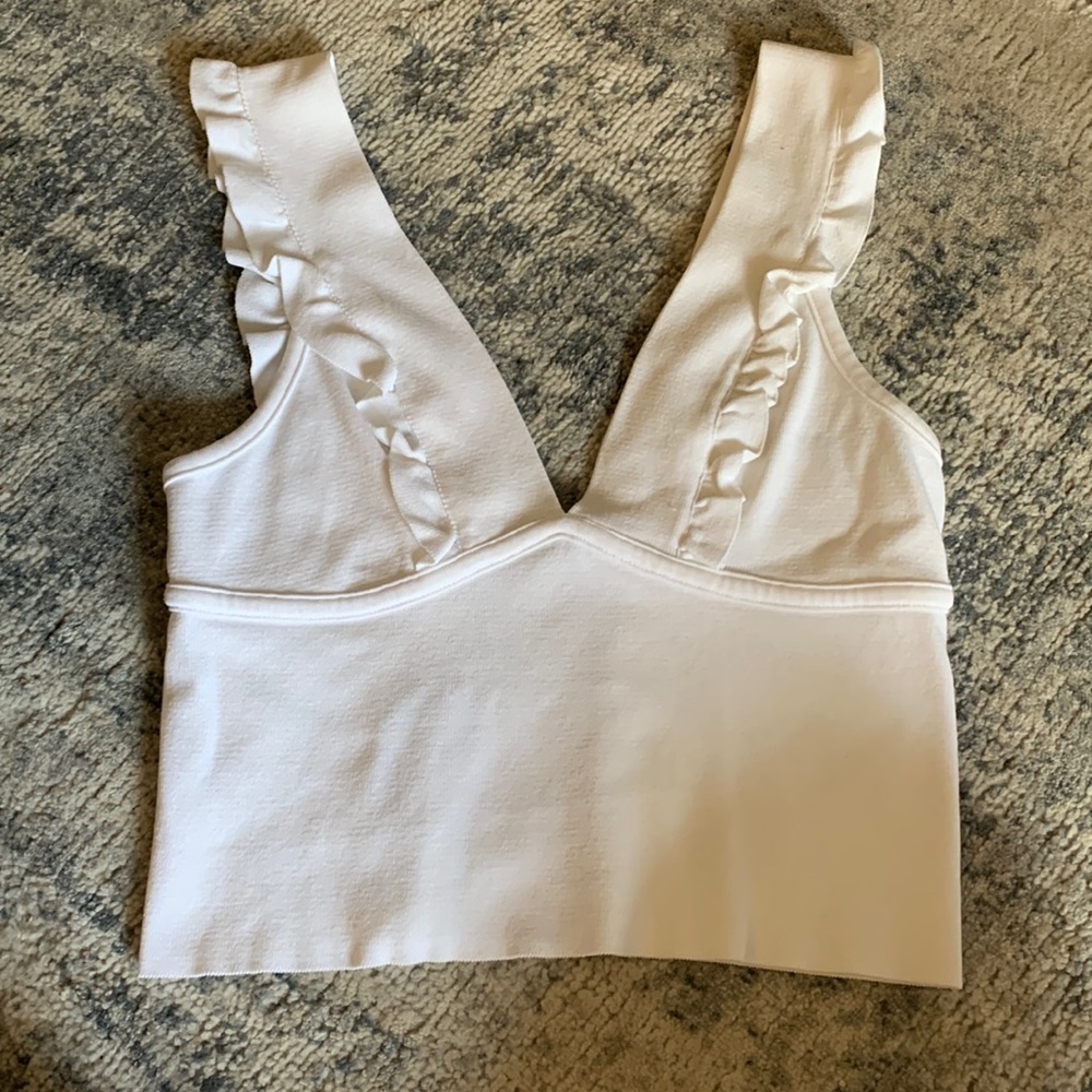 ZARA - stretchy v-neck with ruffles